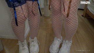 smuw026【ひかるさん＆みくさん】有馬美玖｜皆月ひかる エロGIF 2