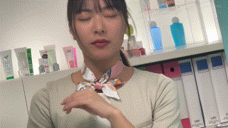 oremo224【美容部員M】水川潤 エロGIF 5