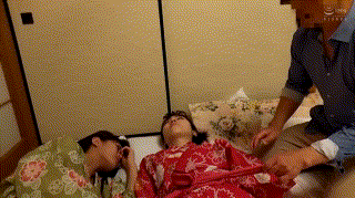htut561【りさ＆さとみ】本田さとみ｜絢音りさ エロGIF 2